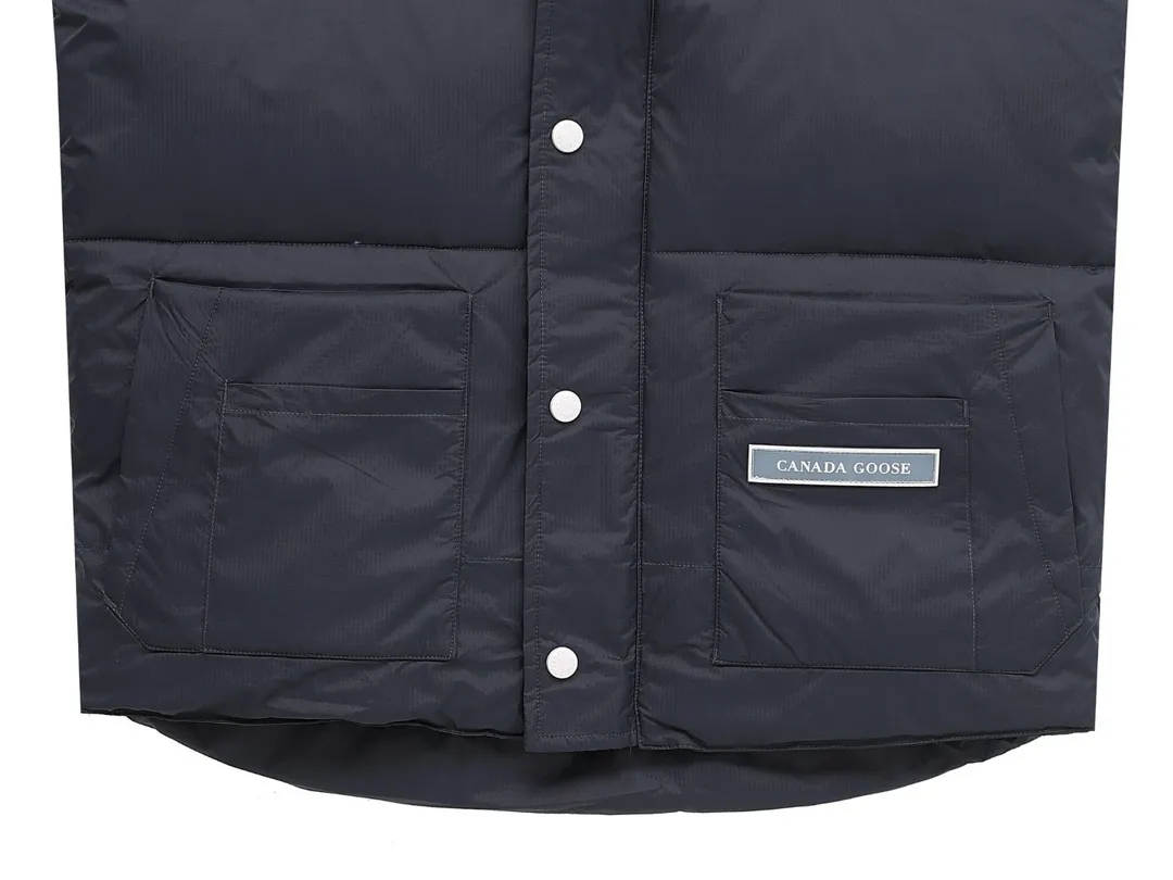P480 Graphite Gray] Canadagoose/Canada Goose White Label Glacier Down Vest Canada Goose's new "Northern Lights Series" down vest Canada Goose's new "Northern Lights" Northern Lights White Label Down Vest is on the shelves! The light and layered colors give people the feeling of being trapped in the mist around icebergs and glaciers. It can be said to be very dreamy! Original YKK zipper, Size: XS-XXL